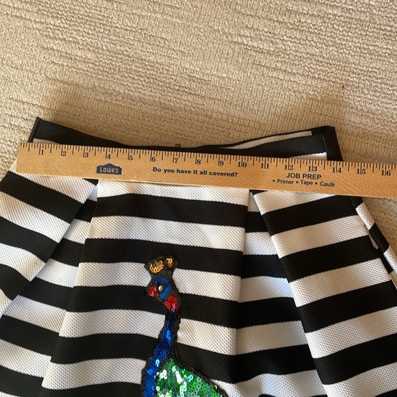 Bird sequence. Haute monde skirt - Picture 7 of 10